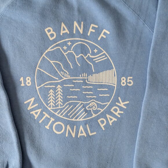 3/$30 Cozy Banff National Park crewneck sweater - Picture 2 of 7